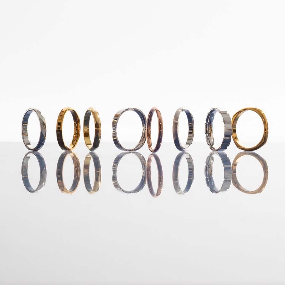 Descubre+nuestra+colección+Polygonal,+un+diseño+que+no+te+dejará+indiferente.+Combínalo+y+crea+tu+mensaje+con+estas+alianzas+de+oro+de+18K.+Entre+en+nuestra+web+y+elige+tus+alianzas+favoritas+para+comprar+en+#t